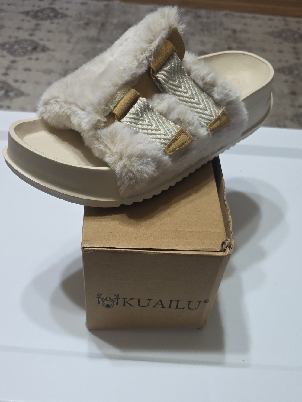 KUAiLU Women's Cream Faux-Fur Slide Mules